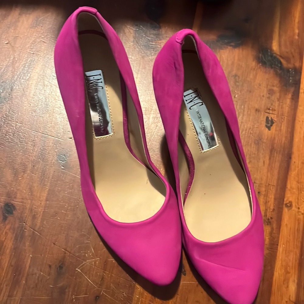 Brand new INC suede shoes in pink. Ideal for spring